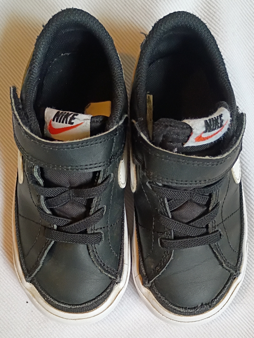 Nike Kids Black and White Low-Top Sneaker - Picture 3 of 8